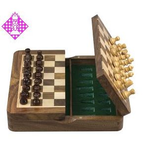 Schachkassette, Spielfläche hälftig klappbar